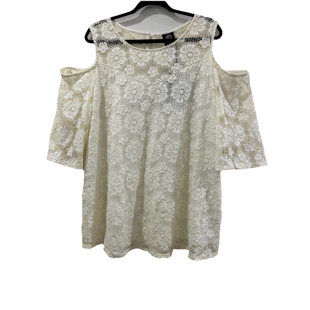 Bobeau Womens Top Size 1X Ivory Lined Lace Pullover With 1 Button On Back Neck